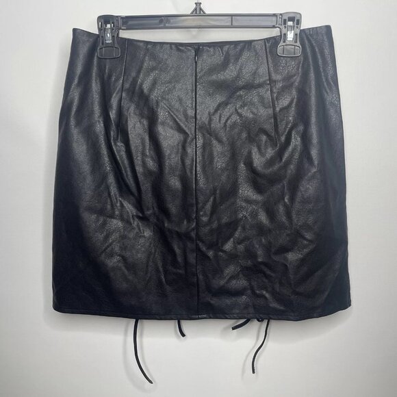 COMME USA Black Stretch Faux Leather Lace Up Mini Skirt - Picture 3 of 5
